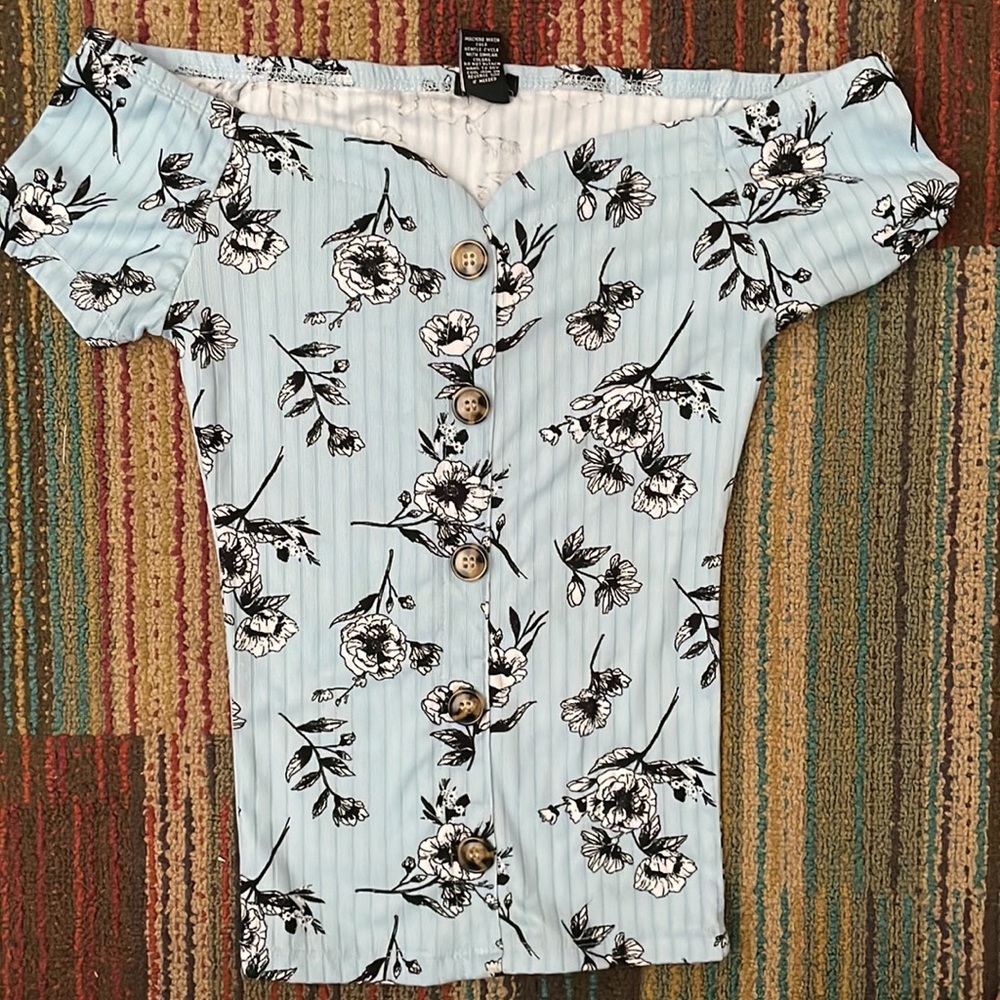 It’s a blue floral shirt size XS from rue21